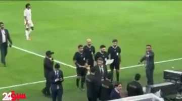 الحكم أحمد العلي يغادر الملعب في حماية أمنية بعد غضب جماهيري عارم